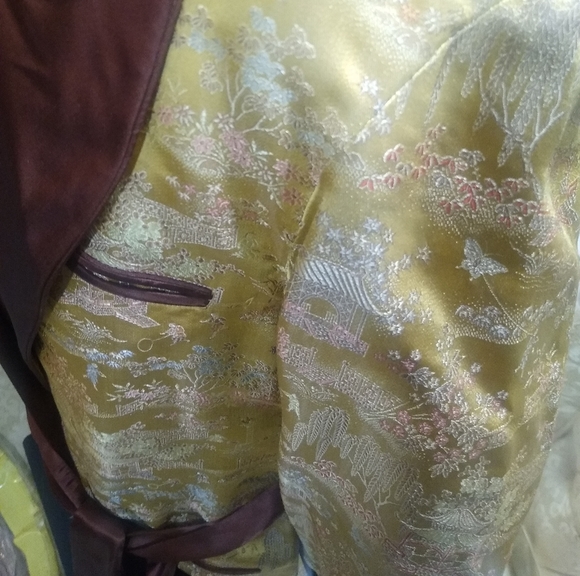 Golden Chinese Silk smoking jacket beautiful embroidery scenes - Picture 4 of 16